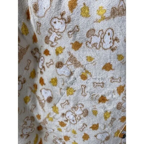 PEANUTS SNOOPY Pillow Cozy Pet BED Super Soft Beige Autumn Fall Leaves Bones NEW - Picture 4 of 16